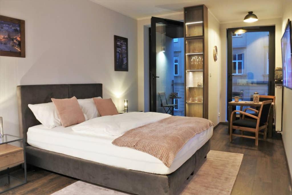Boutique 109 - Old City, Luxury Apt. With A Garage Kraków Zewnętrze zdjęcie
